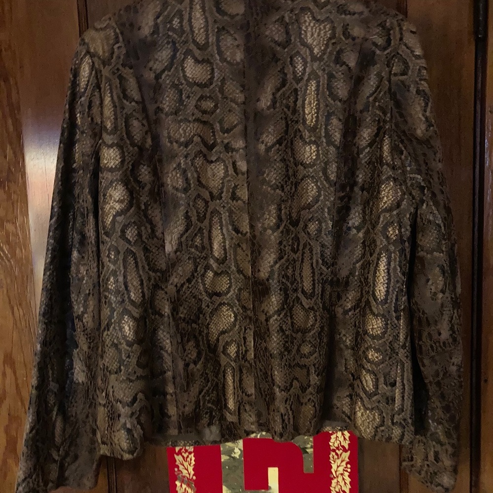 Blazer - Picture 2 of 3